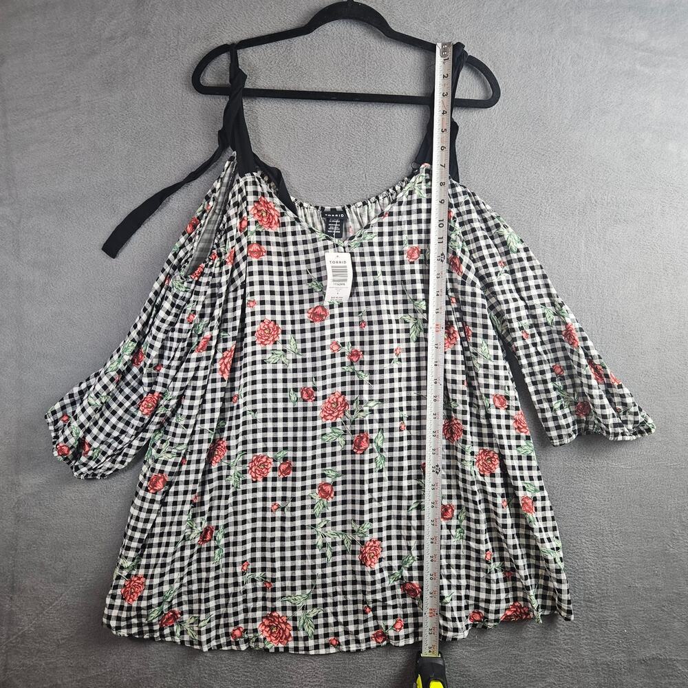 Torrid Gingham Floral Cold Shoulder Blouse Black White Rose Print Flowy Top Sz 4 - Picture 2 of 8